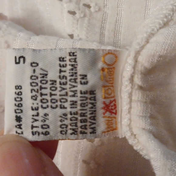 4/$30 White Lacy Long Bell Sleeve Tee - Size 5 (Girl) - Picture 7 of 7